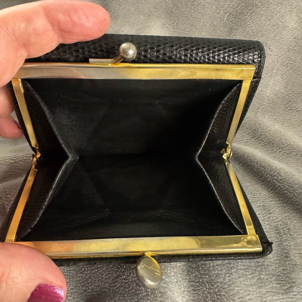 Ferragamo Vara Black Textured Leather Wallet Ribbon Accent Kiss Lock Change Pkt - Picture 9 of 10